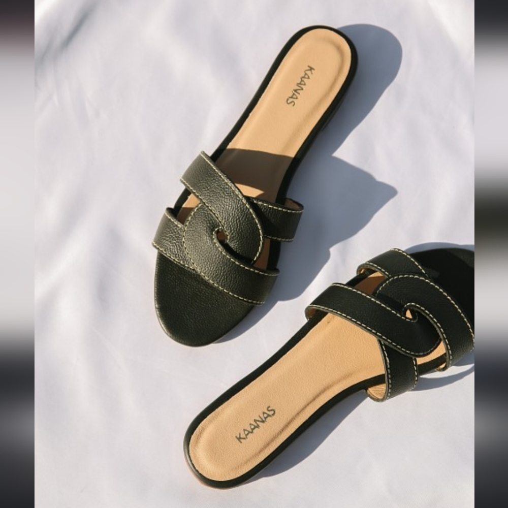 NWOB Kaanas black leather slides size 8